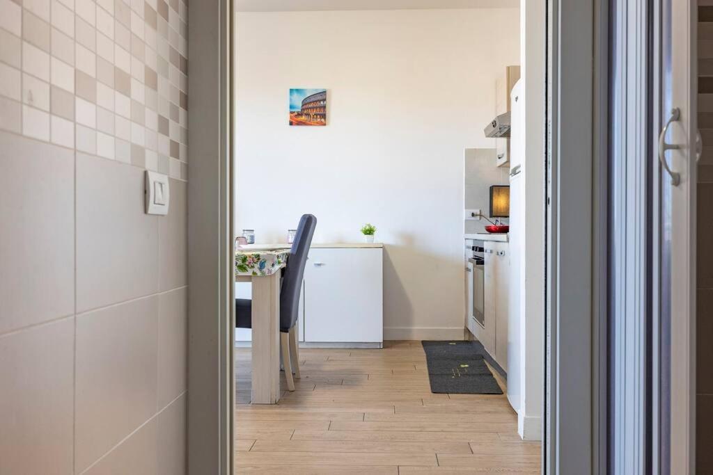 Apartment Roma Relax 2 Con Wifi-Ac-Netflix ภายนอก รูปภาพ