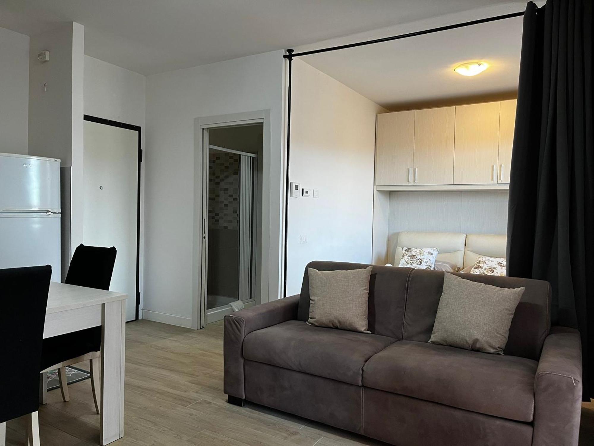 Apartment Roma Relax 2 Con Wifi-Ac-Netflix ภายนอก รูปภาพ